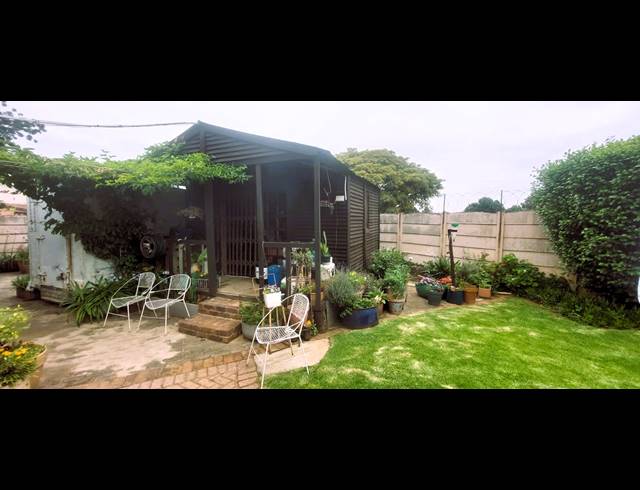 4 BEDROOM FREESTANDING FOR SALE IN BERTON PARK